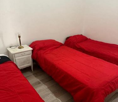 Necochea House | Hermosa casa 50 mts del mar y frente al parque