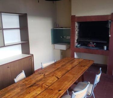 Flores House | Hermosa y amplia residencia con jardín y asador