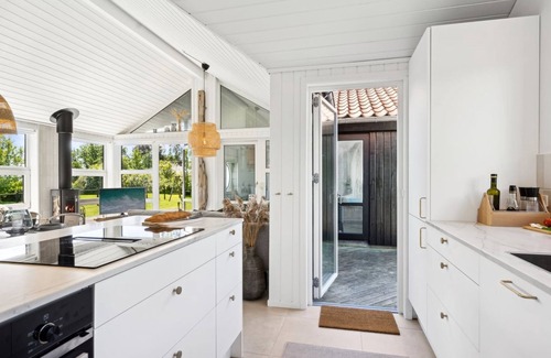 Lyngsbæk Strand House | "Hermund" - 100m from the sea by Interhome