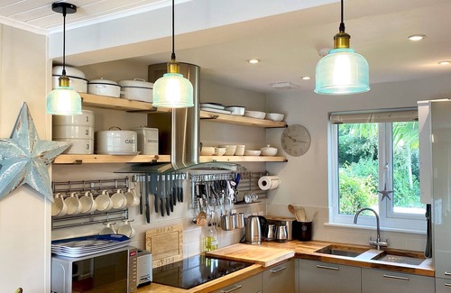 South Cerney Ski Chalet | Herons Hideout · Cotswold Lakeside - Spring Lake