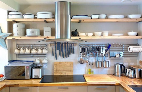 South Cerney Ski Chalet | Herons Hideout · Cotswold Lakeside - Spring Lake