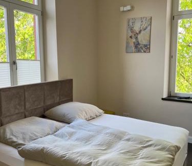 Toenisvorst Villa | Herrenhaus mit Pool-Landschaft