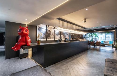Beilin Hotel | HeSu Hidden Art Hotel & Suites - Ideal Location Near Bell Tower&Yongning Gate - Spacious rooms featuring King or Double Queen beds - Exclusive 2&3-Bedroom Suites with Expansive Living Rooms -Free Wash & Dry Laundry - Cat Café- Curated Itineraries
