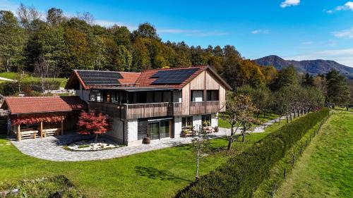 Kostel Apartment | Hiša na Hribu- A Peaceful Hilltop Escape above river Kolpa