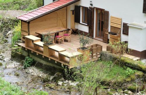 Kanal House | Hiša ob potoku