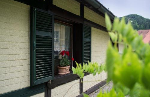 Dobrna House | Hiška ob potoku