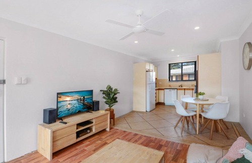 Avoca Beach Apartment | Hi Surf 8 - Beachfront Apartment