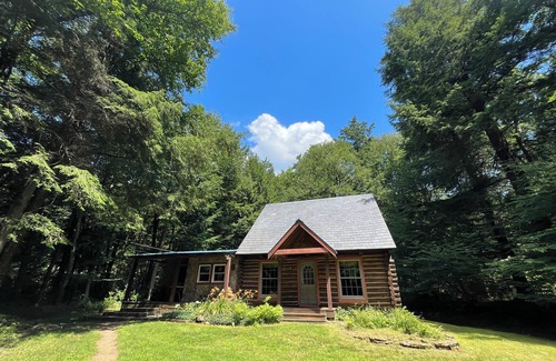 Tylersburg Cabin | Hickory Creek Haven-Creekside Log Cabin-Allegheny National Forest Pet Friendly!