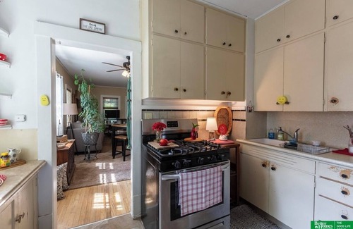 Aksarben - Elmwood Park House | Hickory Street Retreat - in the Heart of Aksarben