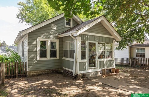 Aksarben - Elmwood Park House | Hickory Street Retreat - in the Heart of Aksarben