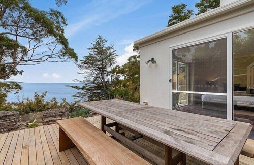 Blackmans Bay House | Hidden Bay Retreat 15 Min to Hobart, 5 Bed 3 Bath.
