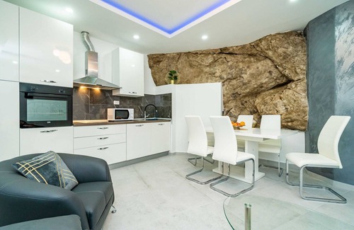 Molunat Apartment | Hidden Gem Apartment - Two Bedroom Apartment with Terrace and Sea View