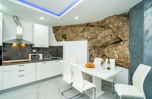 Molunat Apartment | Hidden Gem Apartment - Two Bedroom Apartment with Terrace and Sea View