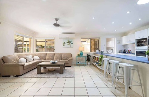 Mudjimba House | Hidden Gem at Mudjimba - Walk to Cafes & Surf Beach