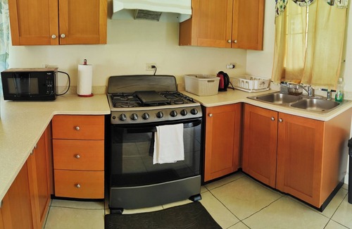 Portmore House | Hidden Gem, Cozy 2-bedroom house with WiFi, AC, Private Pool In Portmore