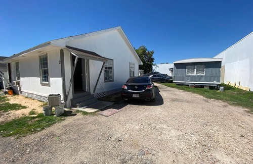 North Houston Apartment | Hidden Gem- Free Parking Near IAH, DT & PASS
