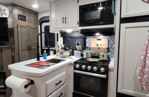 Key Largo RV Rental | Hidden gem in Key Largo, bunk room, outdoor kitchen, 2 pools, laundry, 2 beaches