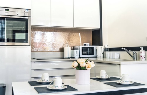 Merchiston Apartment | Hidden Gem in the Heart of the City, Freshly Renovated, Entire Apartment!