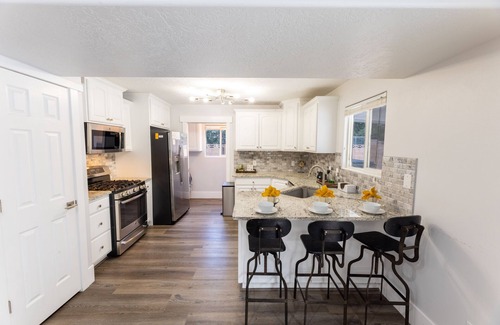La Verkin House | Hidden Gem - La Verkin 300 near Zion National Park | Private Heated Pool & Spa