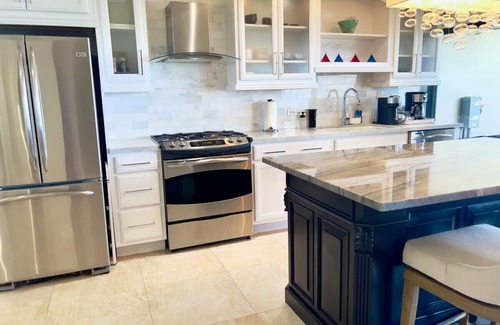Rosendal Apartment | *Hidden Gem: Luxurious Oceanview Escape with Modern Amenities and Generator*