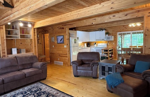 Lead Cabin | Hidden Haven in Terry Peak with hot tub