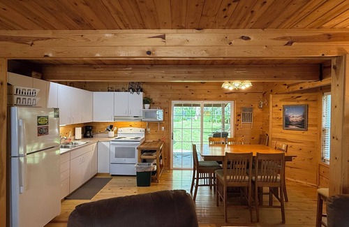 Lead Cabin | Hidden Haven in Terry Peak with hot tub
