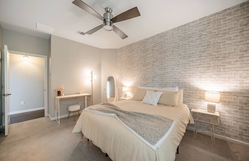 Oak Forest House | Hidden Luxe Oasis w/Pool 15 min to DT ATX!