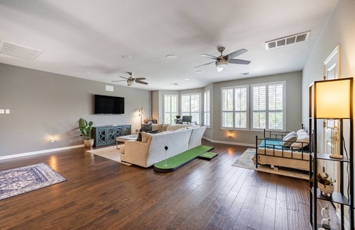 Oak Forest House | Hidden Luxe Oasis w/Pool 15 min to DT ATX!
