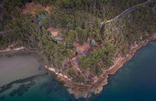 Police Point Villa | Hidden on Huon