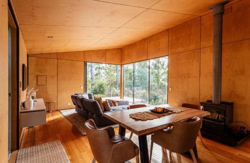 Police Point Villa | Hidden on Huon