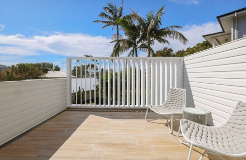 Newport House | Hidden Paradise - Moments to the Beach
