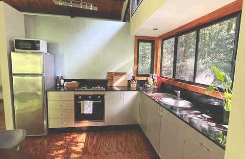 Smiths Creek Ski Chalet | Hidden Valley Chalet – Mezzanine Rainforest Retreat