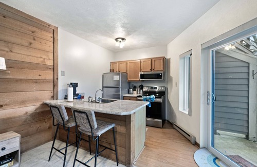 Hidden Valley Condo | Hidden Valley Mountain Condo - pool, golfing, hiking!