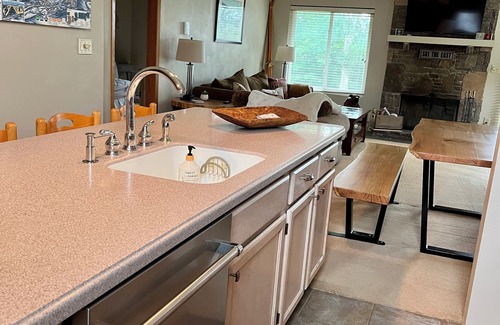 Hidden Valley Condo | Hidden Valley Ski in/Ski out 3 bedroom 3 full baths