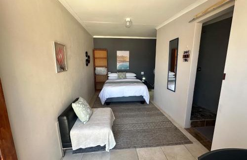 Quigney Beach House | Hide 2 On Rees