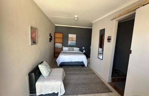 Quigney Beach House | Hide 2 On Rees