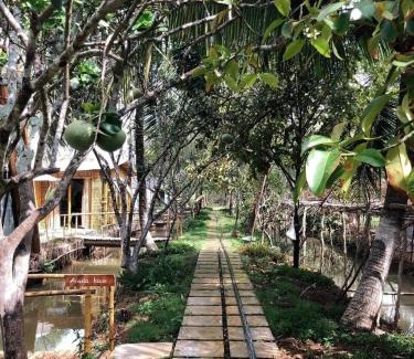 Ben Tre Hotel | Hide Away Bungalows in Ben Tre City