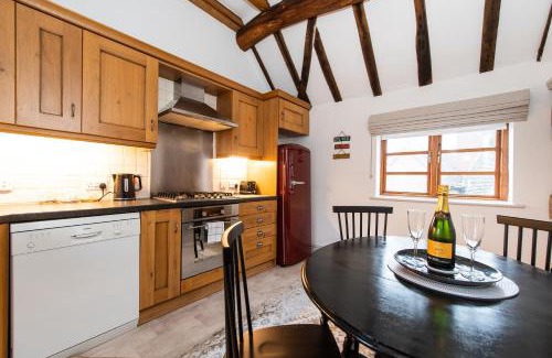 Bewdley House | Hideaway Cottage Bewdley with parking near the River Severn