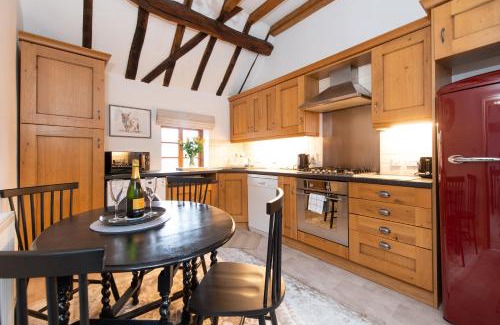 Bewdley House | Hideaway Cottage Bewdley with parking near the River Severn