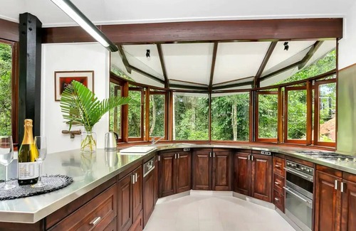 Earlville House | Hideaway Treehouse- A unique escape just 10mins from Cairns CBD