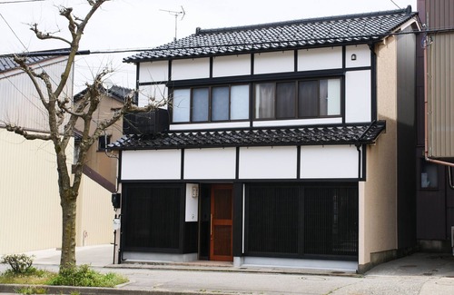Kanazawa Ski Chalet | Higashiyama Tomarigi - Machiya near Higashi Chaya Geisha District