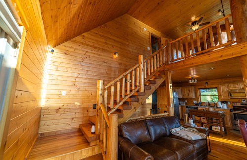 Piney Creek Cabin | High Country Cabin - Best VIEWS abound! See NC/TN/VA mountains from all levels!