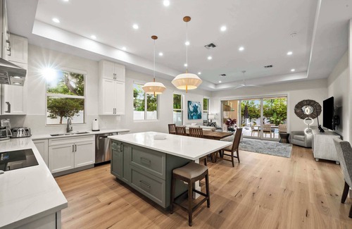 Naples Park House | High End Naples Home! Mins to Beach~ Private Pool