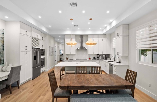 Naples Park House | High End Naples Home! Mins to Beach~ Private Pool
