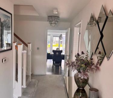 Ebbsfleet Valley House | HIGH END Spacious 4 Bed House - Free parking