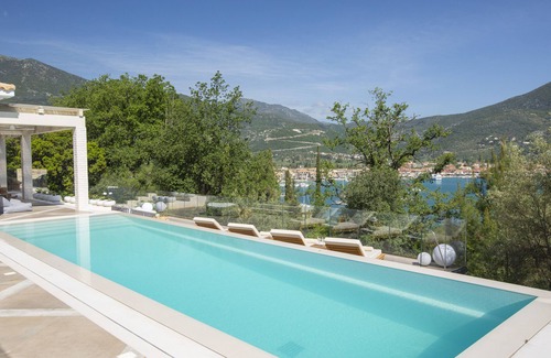 Yenion Villa | High-end Villa Lyra close to Desimi beach with heated pool