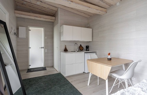 Vaajakoski Apartment | High-quality suite by the lake