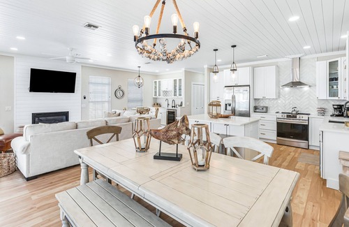 Laguna Beach Estates House | High Tide! Beachfront Home! Incredible reviews. Exceptional design and views.