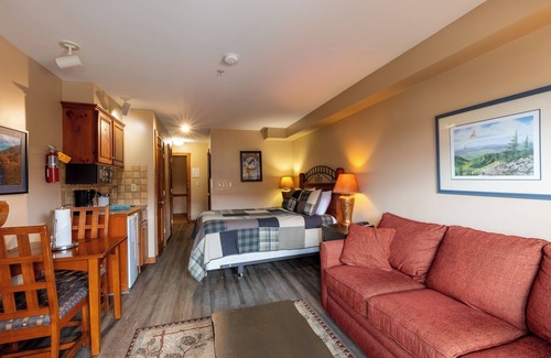 Snowshoe Hotel | Highland House