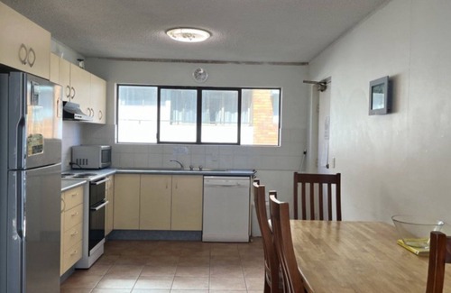 Kings Beach Apartment | HIGHLANDER UNIT 5 - an ideal location approximately 150m to the sand on Kings Beach